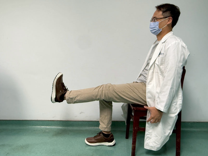 3 ท่าบริหารเสริมความแข็งแรงกล้ามเนื้อต้นขา เมื่อมีอาการปวดเข่าในช่วงอากาศเย็น