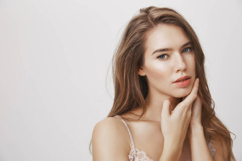 ผิวฉ่ำวาวไม่ได้พึ่งแค่การดื่มน้ำ นักโภชนาการแนะ 4 สิ่งที่ต้องทาน