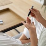 เผย 8 เคล็ดลับและปัจจัยเสี่ยงที่ทำให้ระดับน้ำตาลในเลือดพุ่งสูง