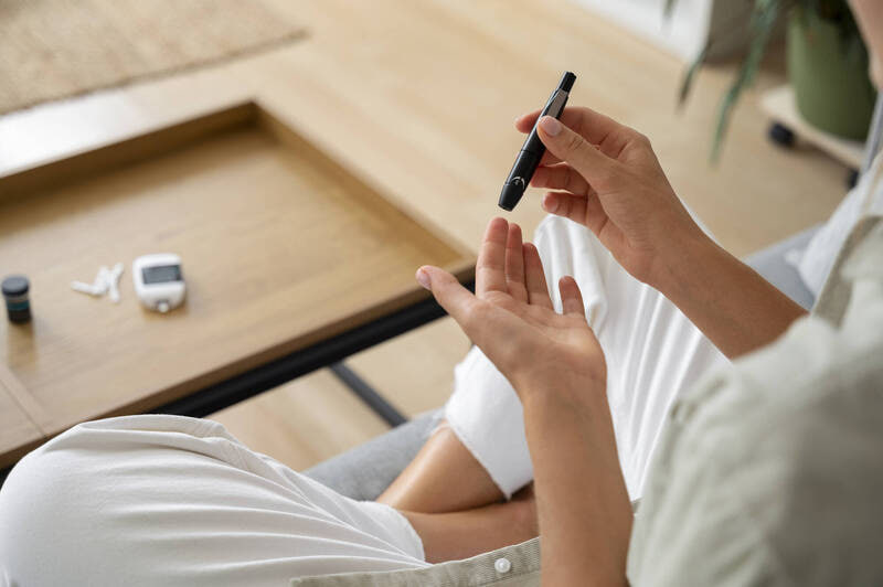 เผย 8 เคล็ดลับและปัจจัยเสี่ยงที่ทำให้ระดับน้ำตาลในเลือดพุ่งสูง